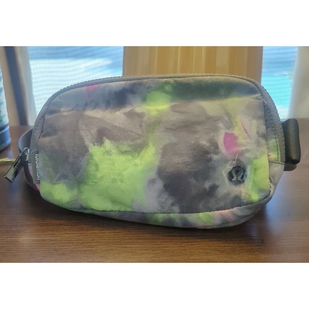 NWT Lululemon Everywhere Belt Bag 1L Hyper Dye Multi *SOLD OUT ONLINE*